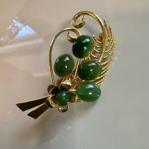 Vintage Nephrite Jade Gold Brooch